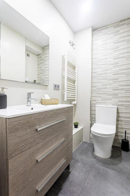 Precioso Piso Moderno: Terraza, A/C, Netflix, Wifi Lejlighed Valencia Eksteriør billede