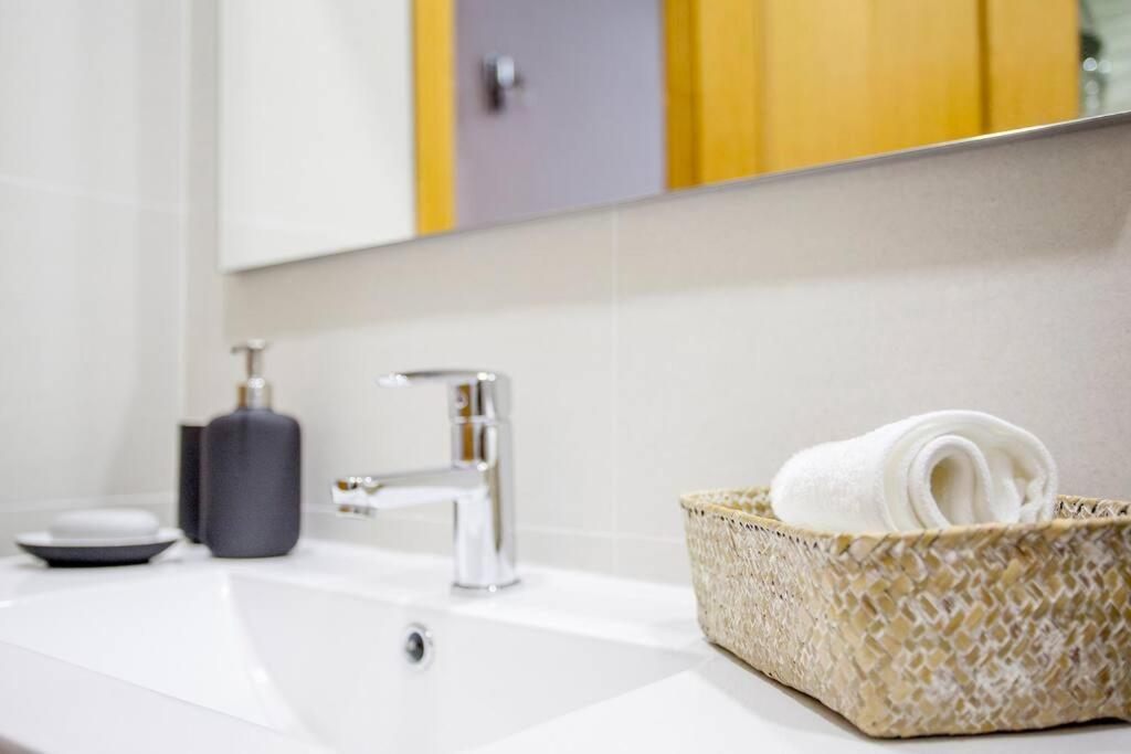 Precioso Piso Moderno: Terraza, A/C, Netflix, Wifi Lejlighed Valencia Eksteriør billede