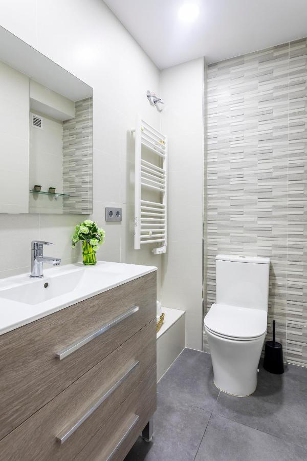 Precioso Piso Moderno: Terraza, A/C, Netflix, Wifi Lejlighed Valencia Eksteriør billede